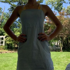 Great fit mini dress with fine stripes.